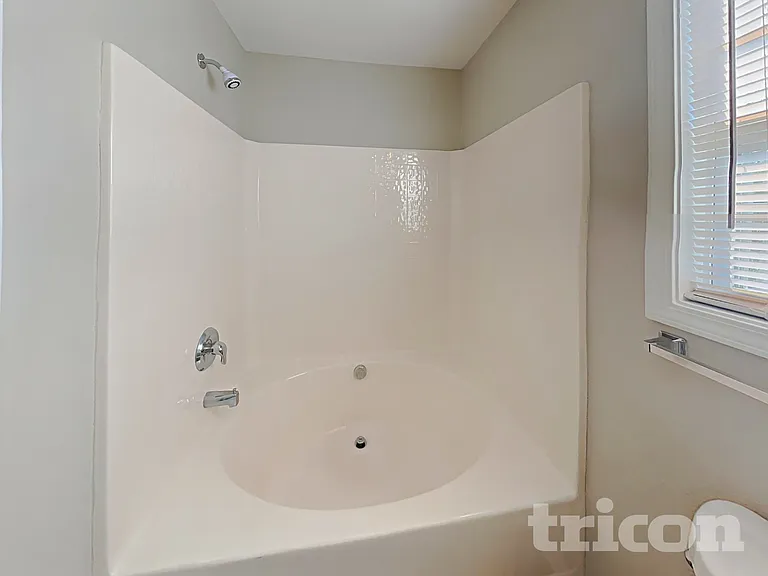 4504 Valendra Dr — Photo 10