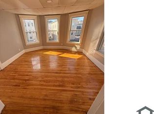 273 Grafton St APT 3, Worcester, MA 01604