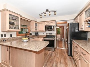 3274 S Acredale Ct, New Berlin, WI 53151