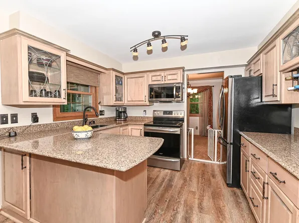 3274 South Acredale COURT, New Berlin, WI 53151