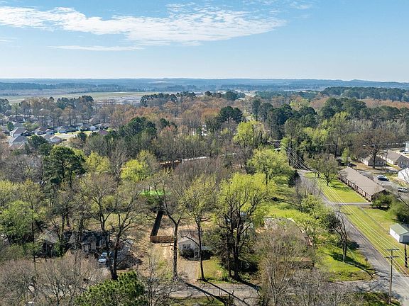 5th image of 404 NE 3rd St