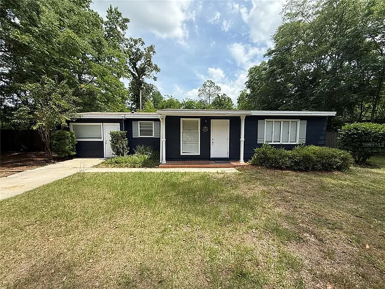 313 NW 34th Dr — Photo 1