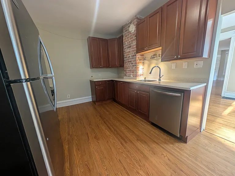 20-22 Granger — Photo 5