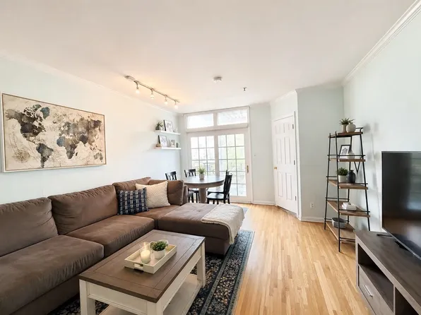 809 Willow Avenue image 1 of 13