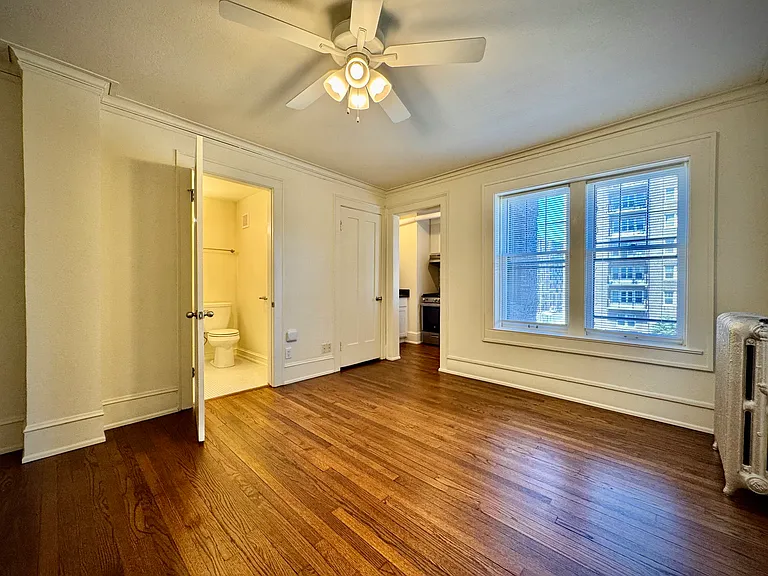 Van Buren Apartments — Photo 18