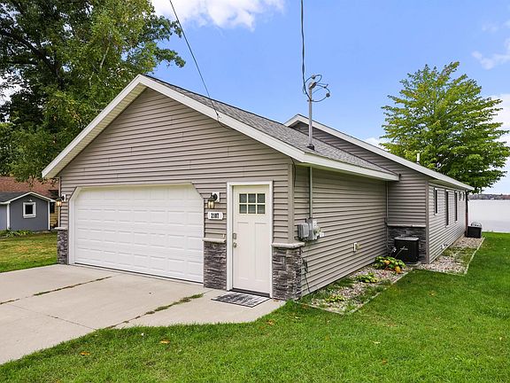 4th image of 2107 E Lake Mitchell Dr