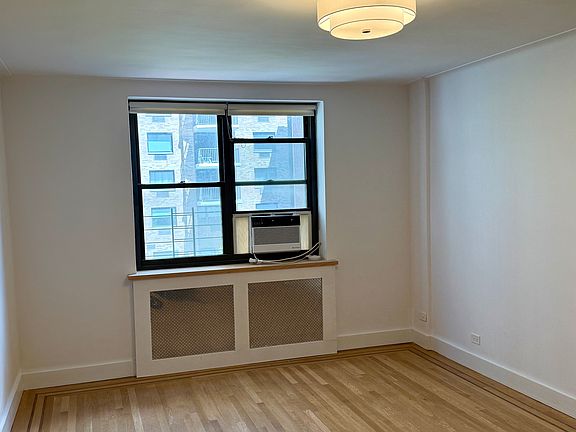 5th image of 10 W 65th St APT 4L