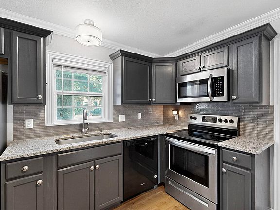 3rd image of 1116 Franklin St