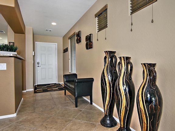3rd image of 3082 N Daisy Dr