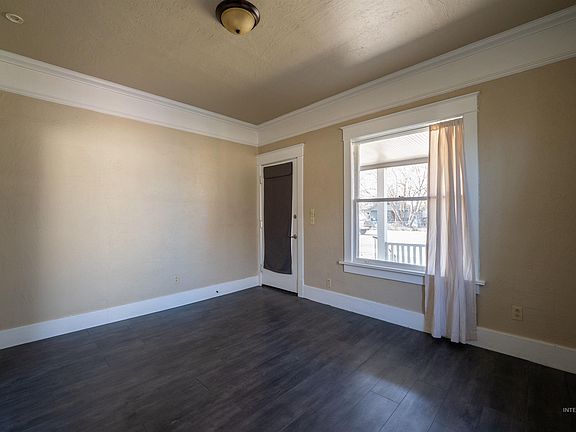 5th image of 820 11th Ave S