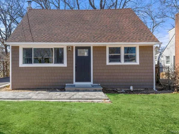 189 Trouville Rd, Copiague, NY 11726