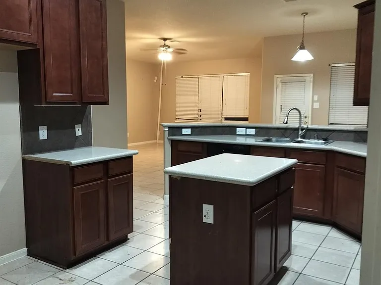6027 Schaumburg Dr — Photo 9