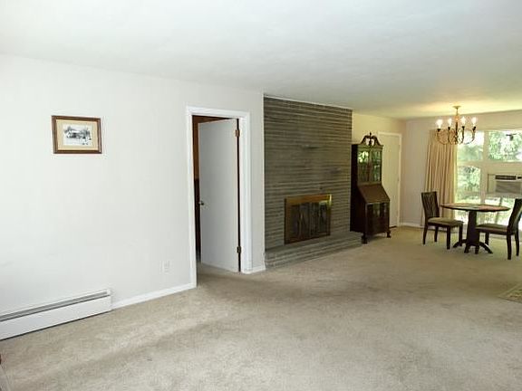 3rd image of 717 Harpur Dr