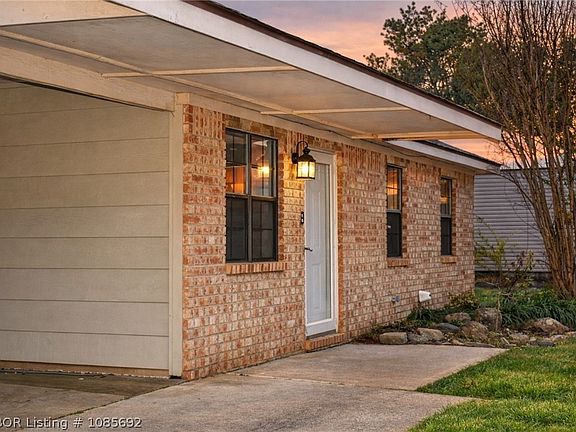 3rd image of 109 W Howard St