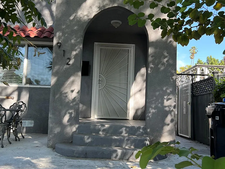912 Parkman Ave — Photo 2