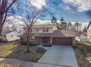 7018 White Eagle Dr, Fort Wayne, IN 46815