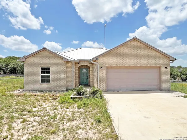 168 Great Oaks Blvd, La Vernia, TX 78121