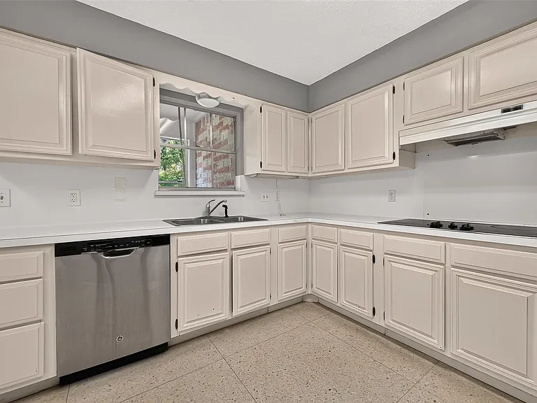 19002 Mirror Lake Dr — Photo 15