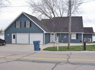 2580 Lane 150 Hamilton Lk, Hamilton, IN 46742