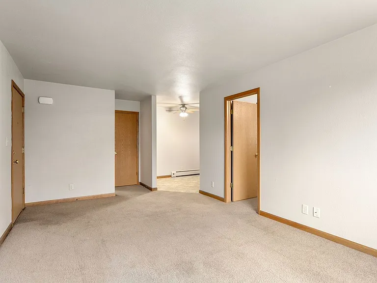 35 Woodmere Ct — Photo 6