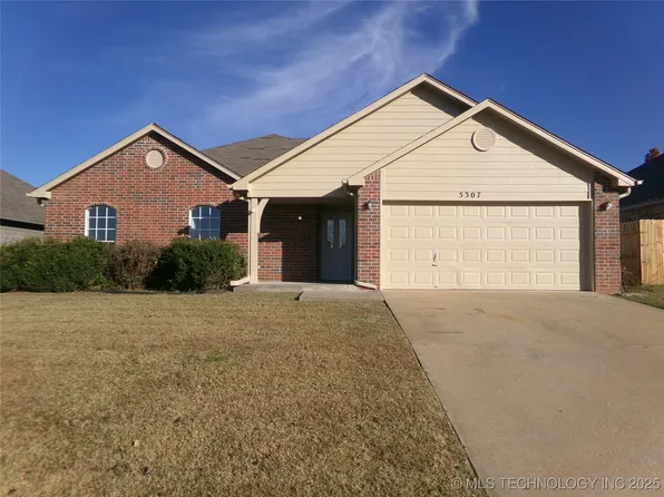 5307 S Redbud Pl W, Sand Springs, OK 74063