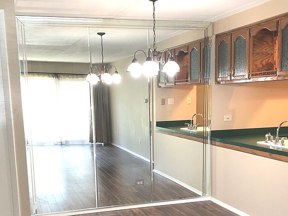 3rd image of 5231 James Ln APT 1301