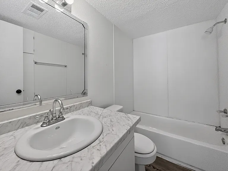 Quail Run Apartments — Photo 37