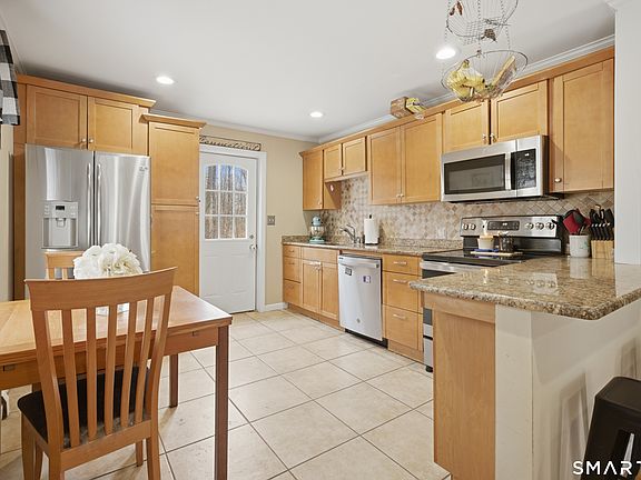 4th image of 38 Knoll Road