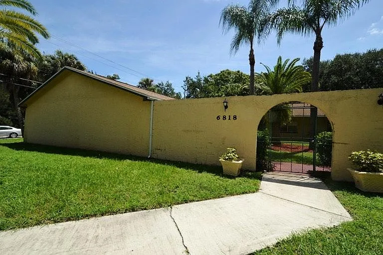 6818 S Trask St — Photo 8