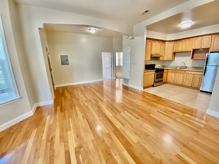 1013 Fair Oaks Ave. — Photo 1