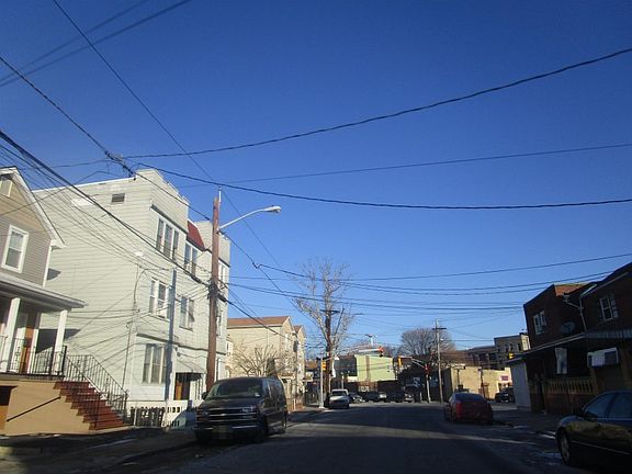 5th image of 33 Long St #202