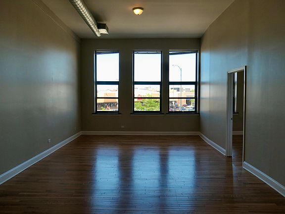 3rd image of 1318 N Milwaukee Ave #2