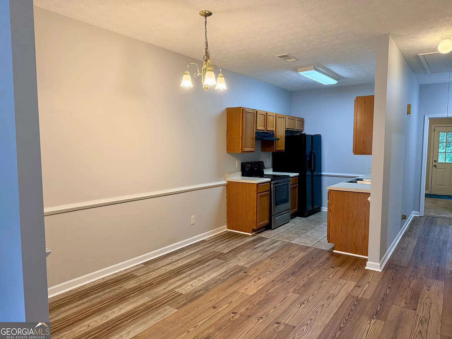 3 bed, 2.0 bath, 1200 sqft, $1,600 — Photo 4