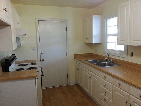 3rd image of 5670 40th Ave