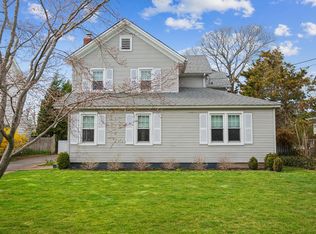 19 Bell St, Bellport, NY 11713