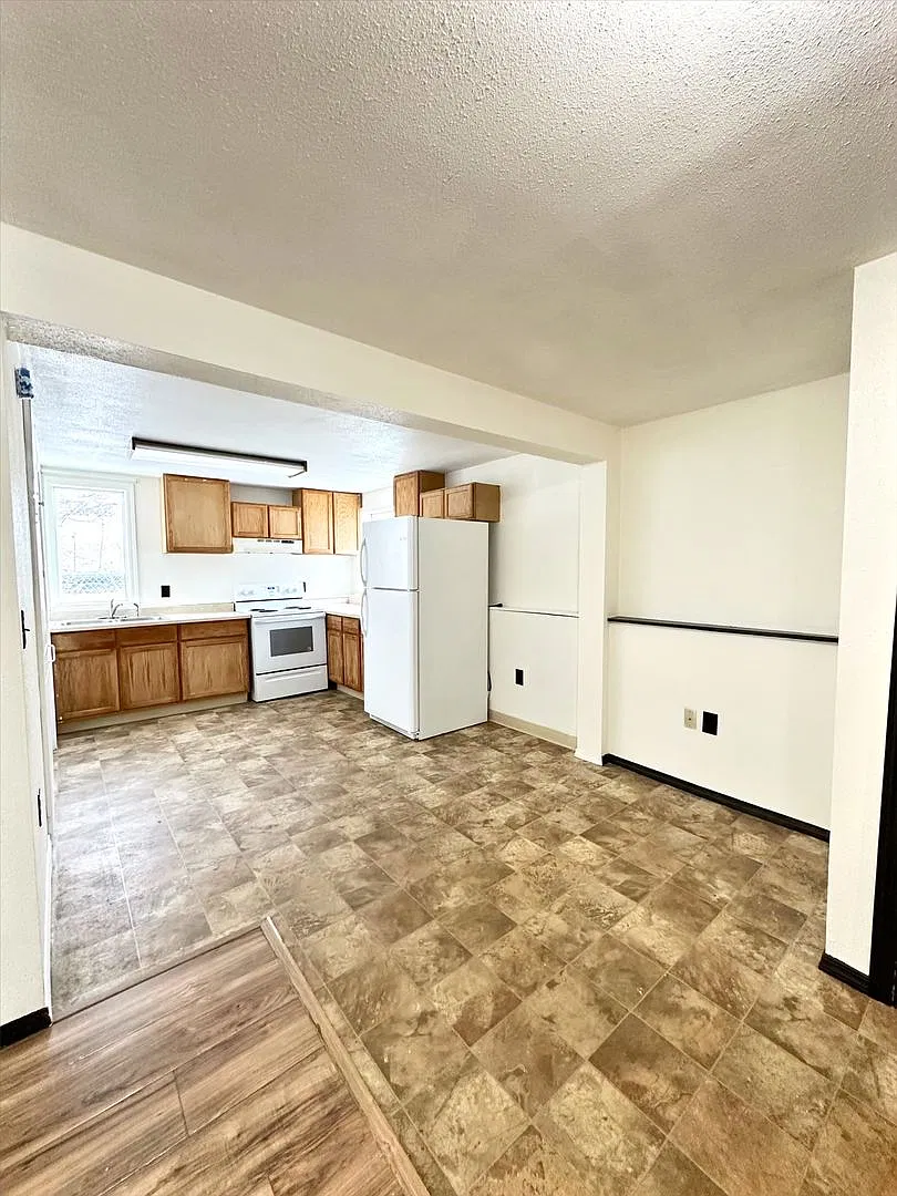 26th Ave 1042* — Photo 2