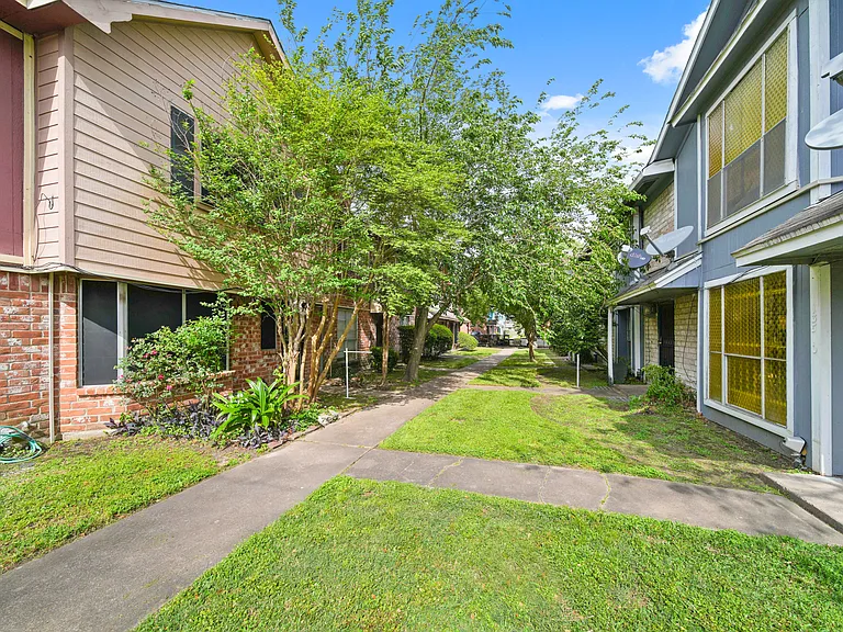 13464 Castilian Dr #2 — Photo 23