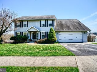 2433 Rolling Hills Dr, Mechanicsburg, PA 17055