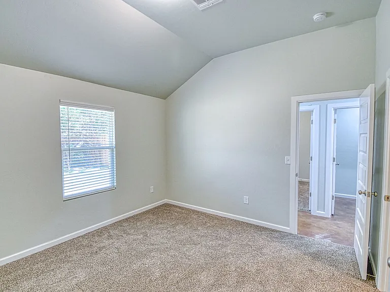 2713 Clifton Ter — Photo 16