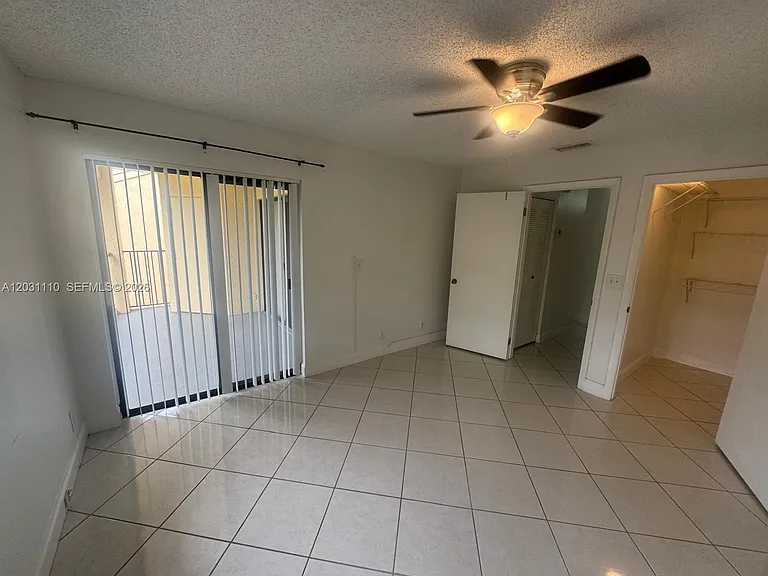 E Sunrise Lakes Dr — Photo 8