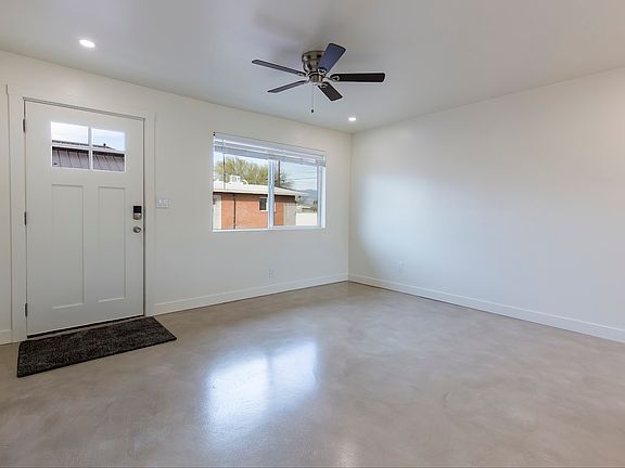 5th image of 1423 N Venice Ave APT B