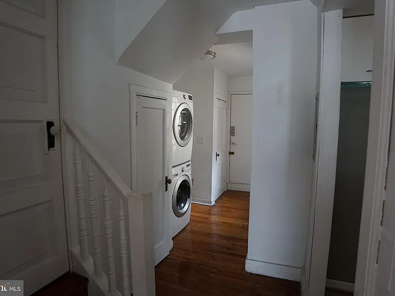 802 Cathedral St #4 — Photo 4