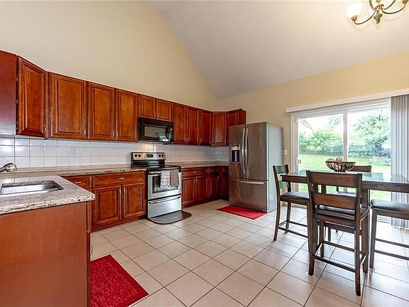 4th image of 537 N 83rd St