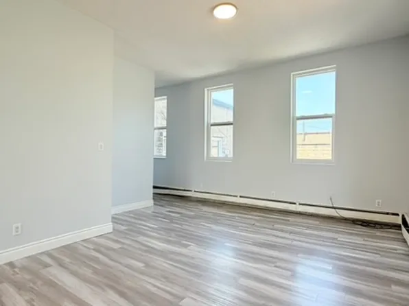 581 Pierre Ave #1, Windsor, ON N9A 2K1