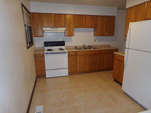 5th image of 202 W Francis St