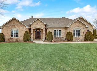 10N850 Williamsburg Dr, Elgin, IL 60124