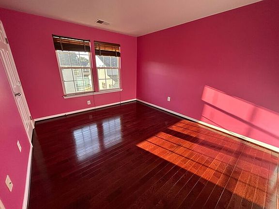 3rd image of 9541 Evergreen Cir