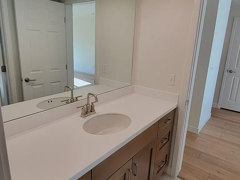 1032 E 400 S — Photo 12