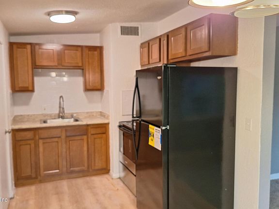 3rd image of 4451 TRENTON Drive N