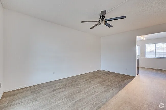 1504 W University Dr #1 — Photo 2